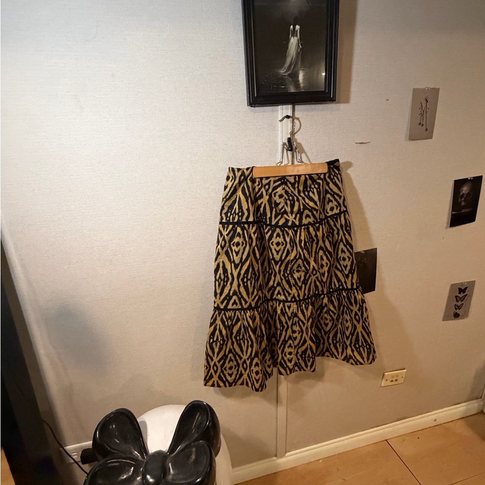 Elegant Black and Tan Patterned Skirt